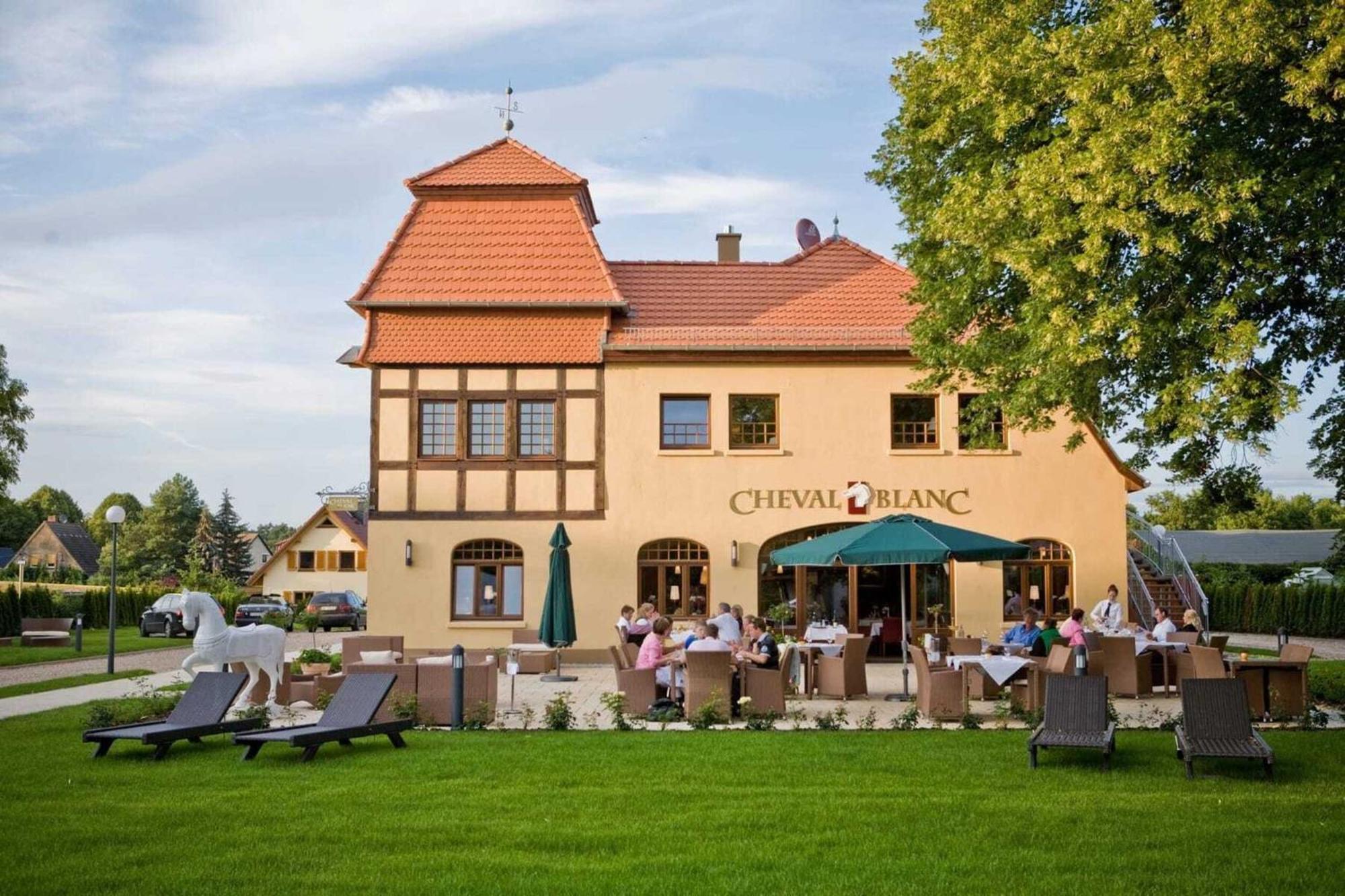 Bernsteinschloss 벤도르프 외부 사진